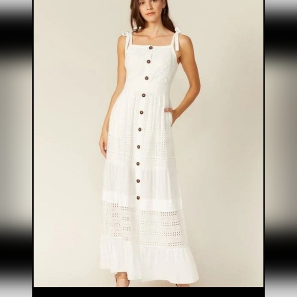 ADELYN RAE Janella Eyelet Lace Maxi Dress In White. Size Small - Picture 1 of 16